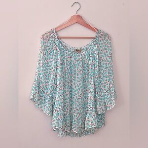 Rayon blouse by Democracy 
Size Large
Excellent Condition